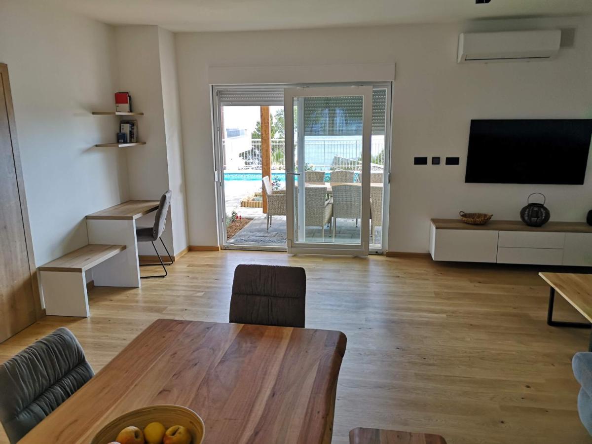 Villa Sara With Sea View And Private Heated Pool Omiš Exterior foto