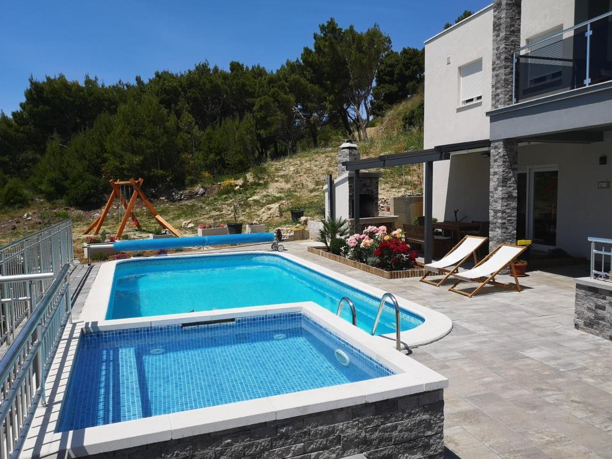 Villa Sara With Sea View And Private Heated Pool Omiš Exterior foto