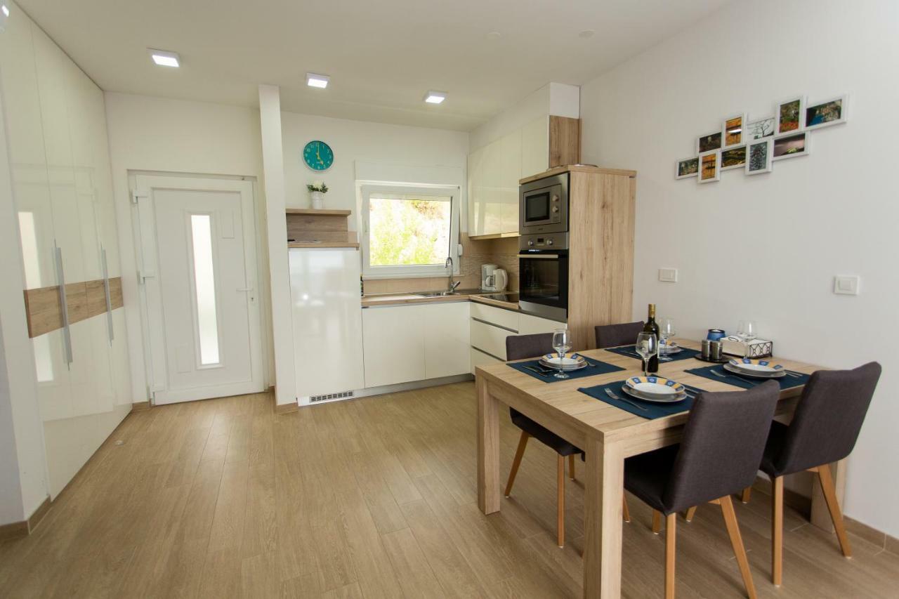 Villa Sara With Sea View And Private Heated Pool Omiš Exterior foto